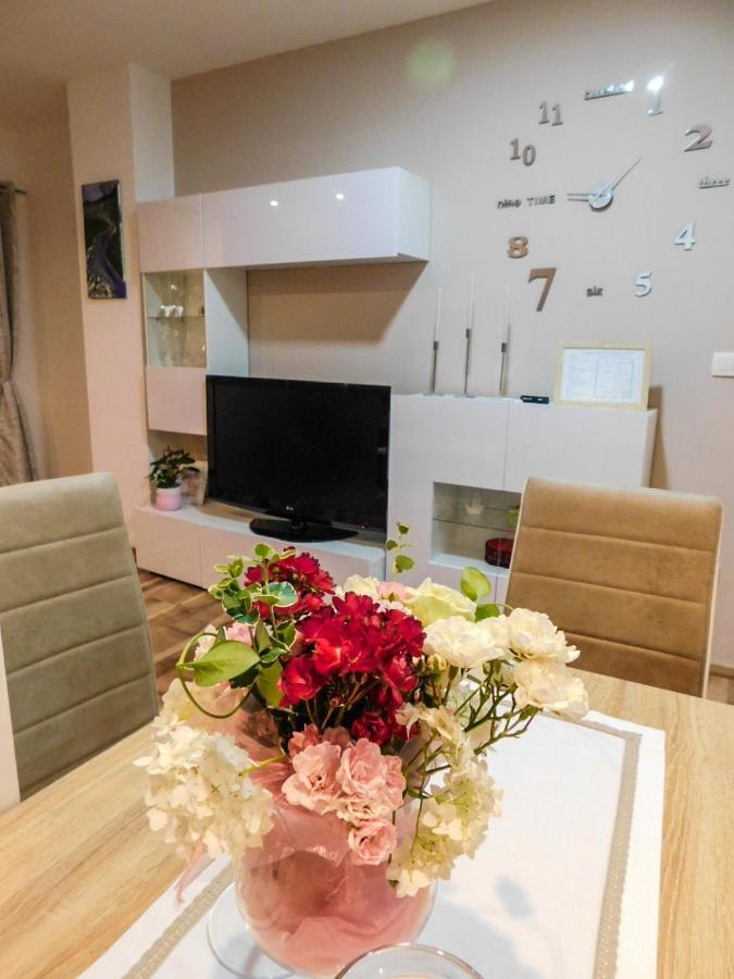 Apartman Lara Otocac Exterior photo