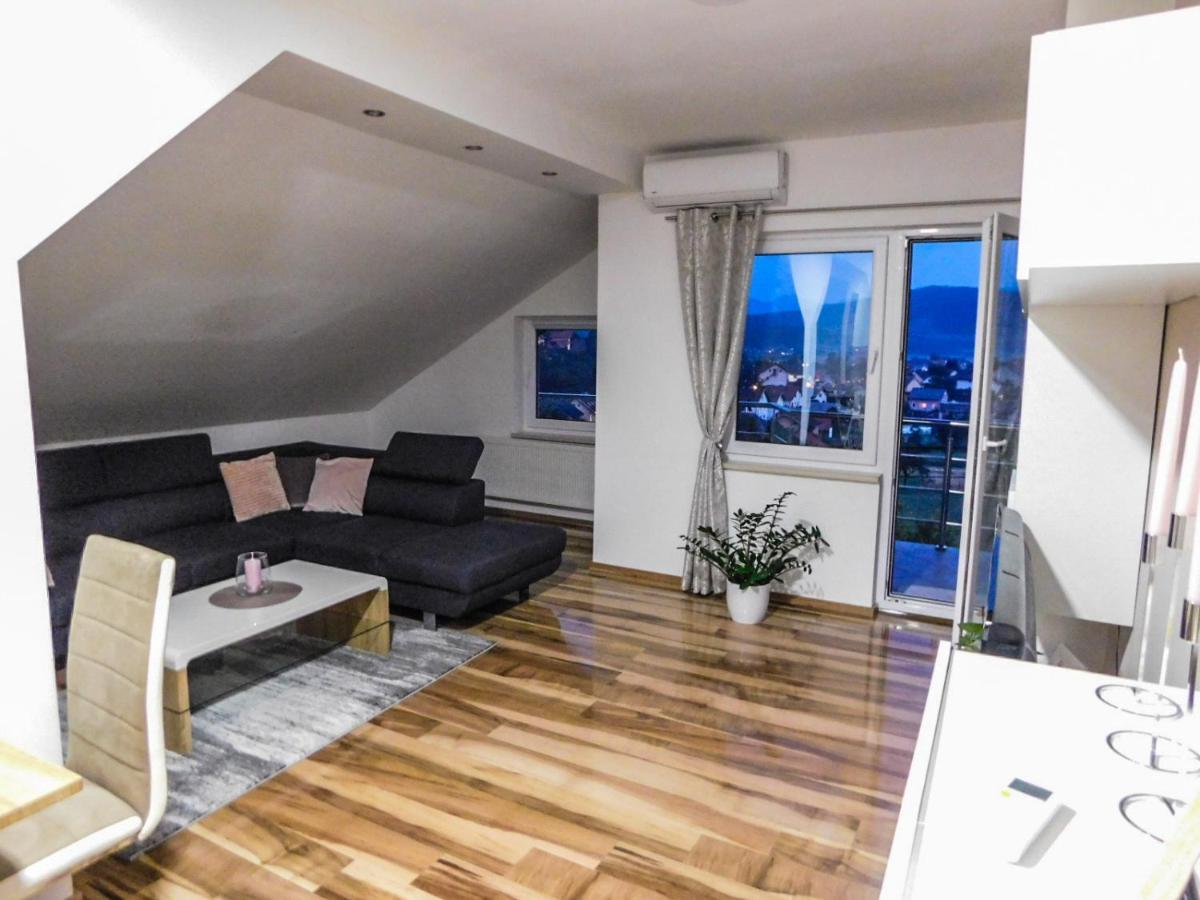 Apartman Lara Otocac Exterior photo