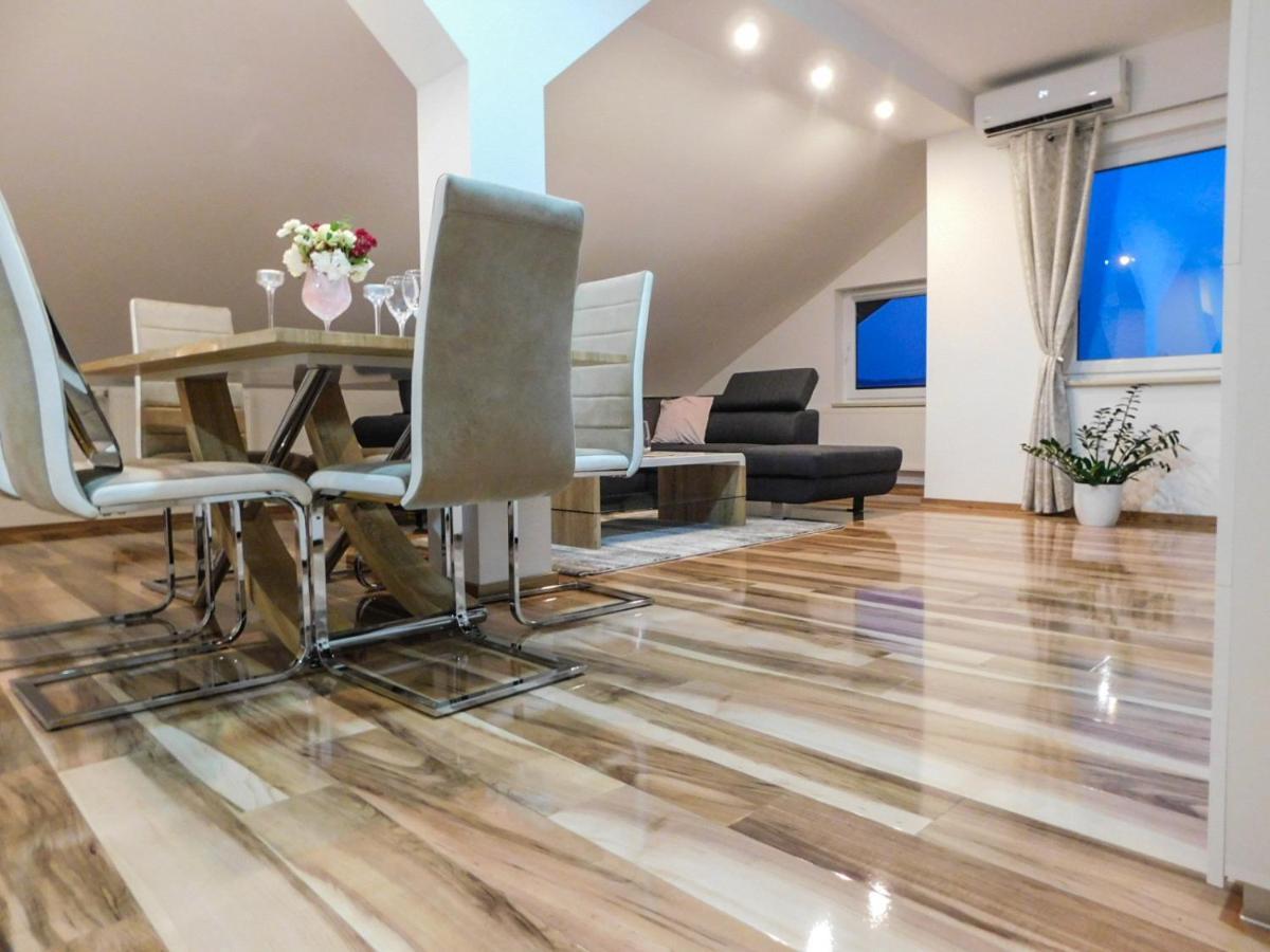 Apartman Lara Otocac Exterior photo