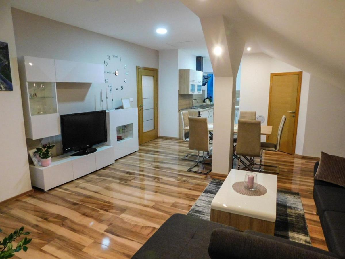 Apartman Lara Otocac Exterior photo