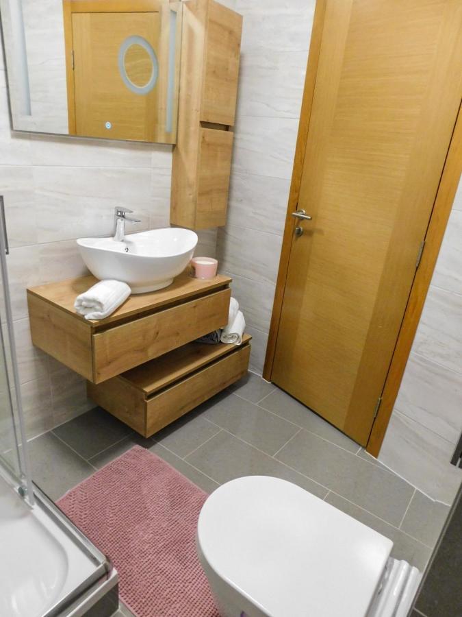 Apartman Lara Otocac Exterior photo