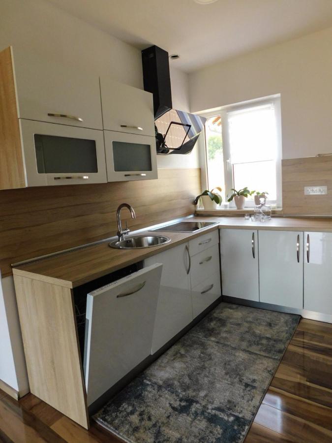 Apartman Lara Otocac Exterior photo