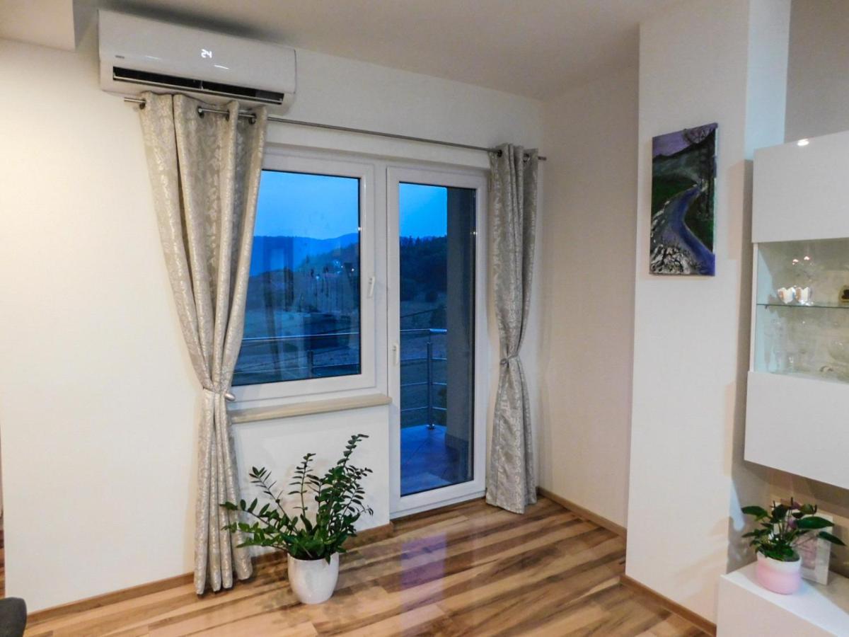 Apartman Lara Otocac Exterior photo