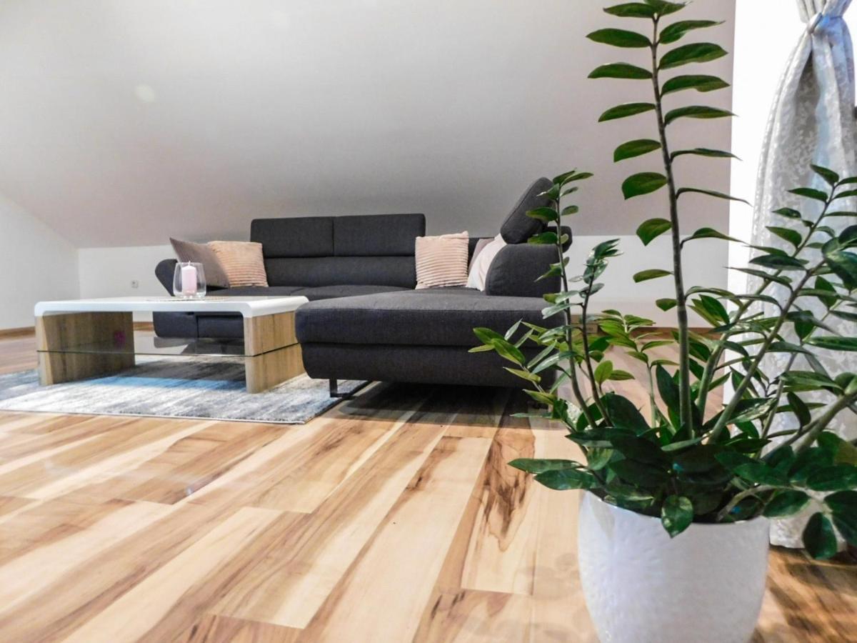 Apartman Lara Otocac Exterior photo