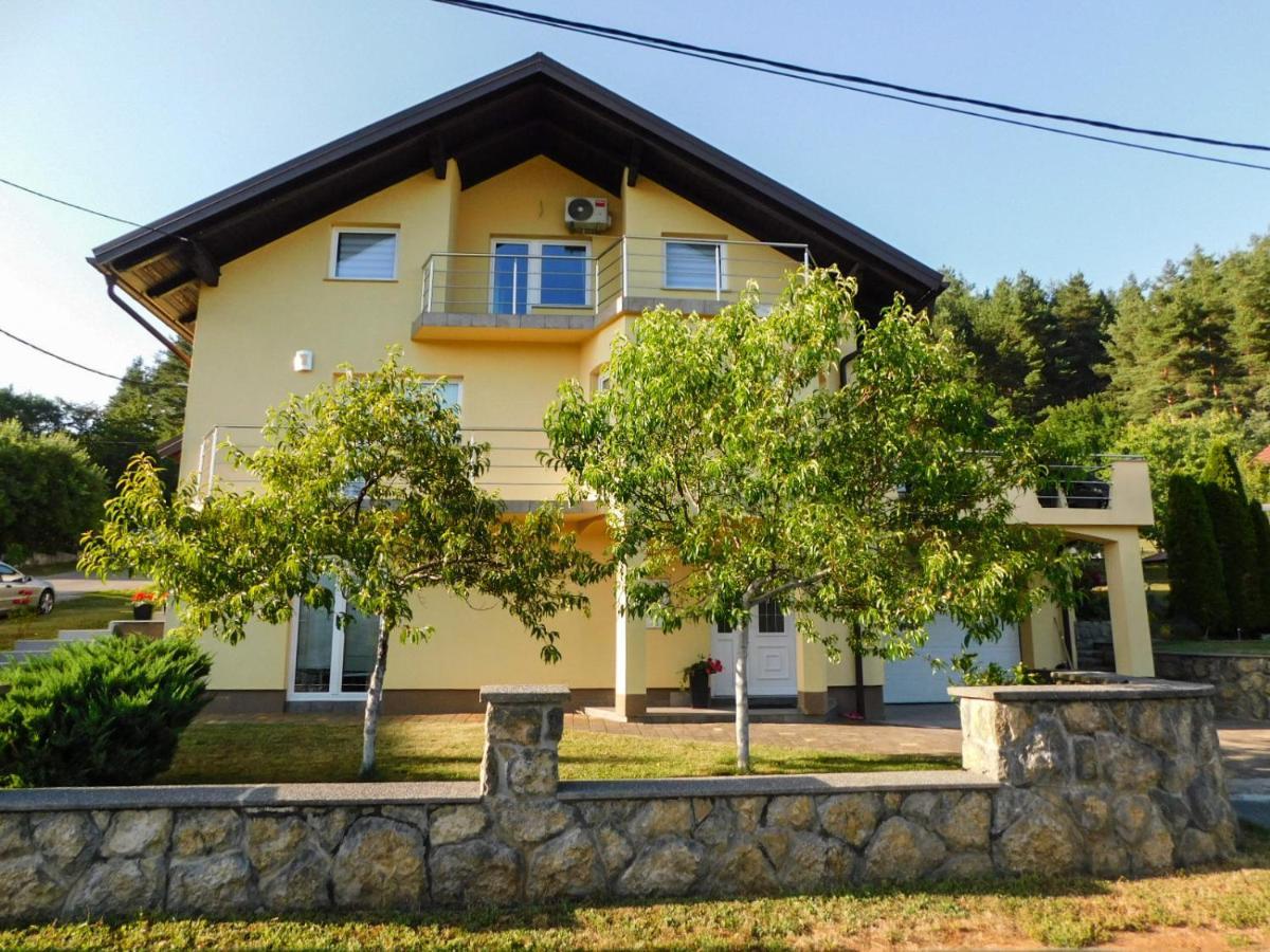 Apartman Lara Otocac Exterior photo
