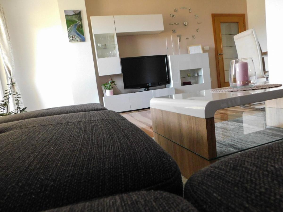 Apartman Lara Otocac Exterior photo