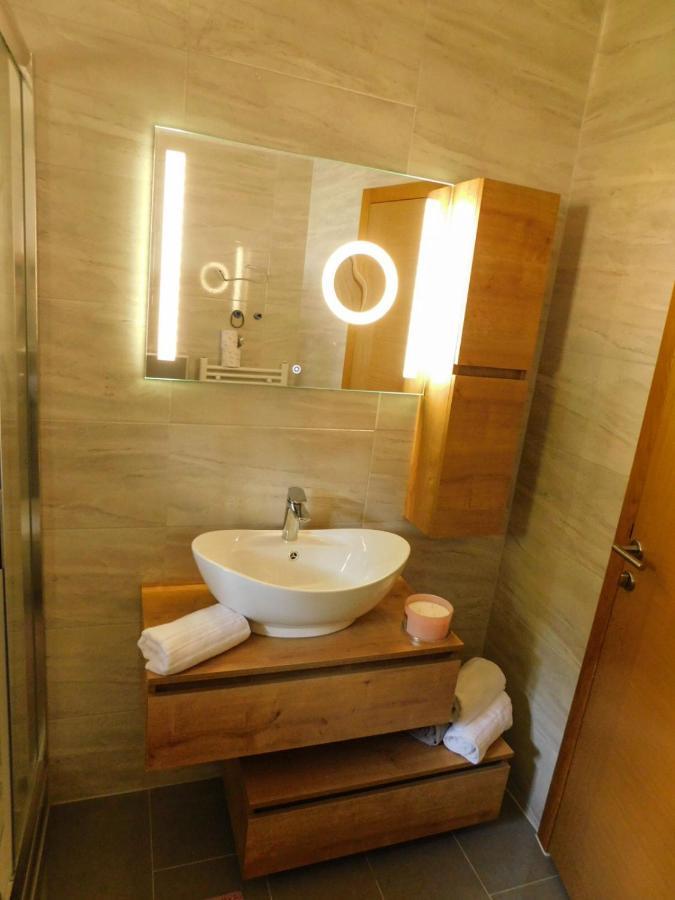Apartman Lara Otocac Exterior photo
